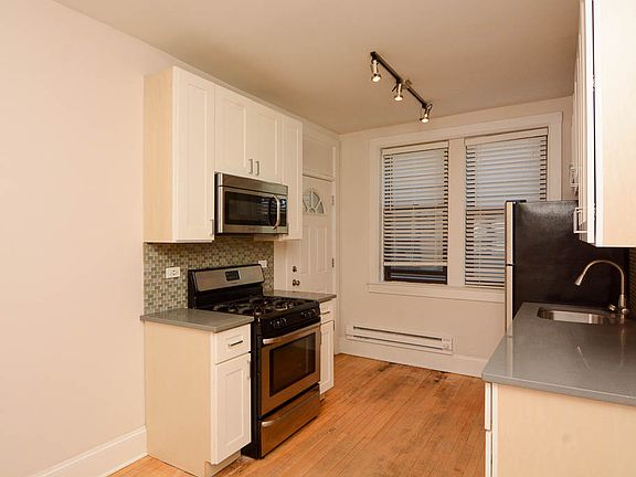 3rd image of 2327 N Rockwell St APT 1B