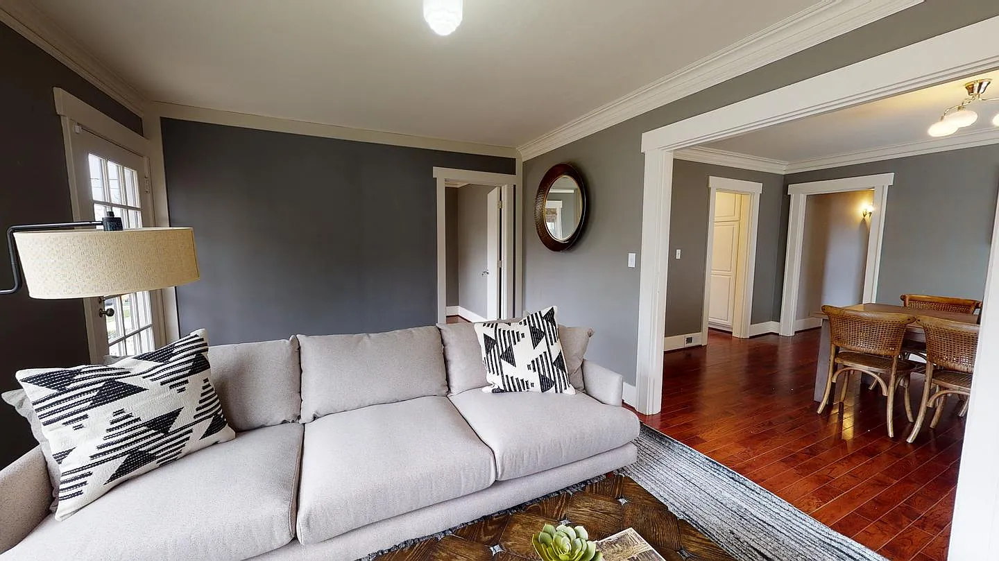 Private Bedroom in Spacious North Queen Anne Home with Fenced Backyard — Photo 4