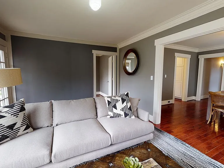 812 W Bothwell St — Photo 4