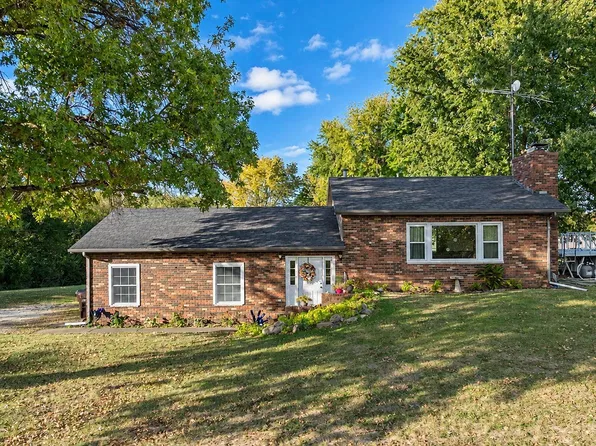 14212 Finney Rd, Girard, IL 62640