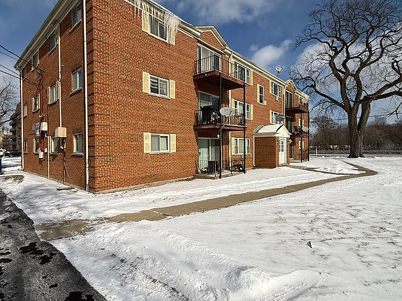 2nd image of 1026 S River Rd #202
