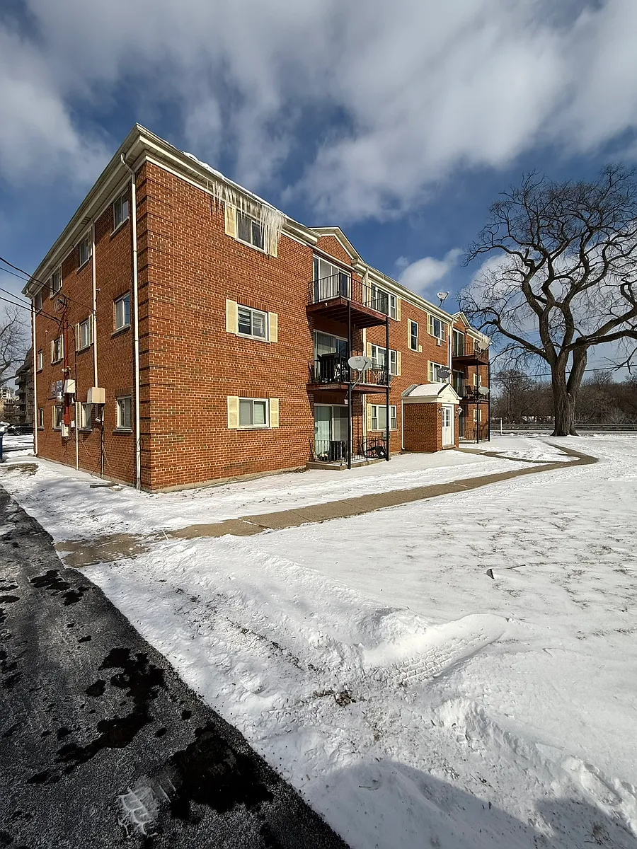 Building Photo - 1026 S River Rd #202