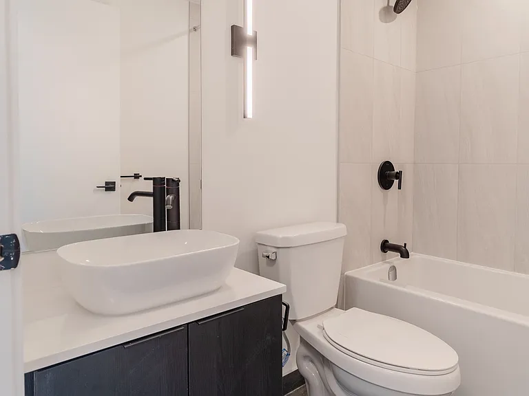 1185 Dupont St #1210 — Photo 23