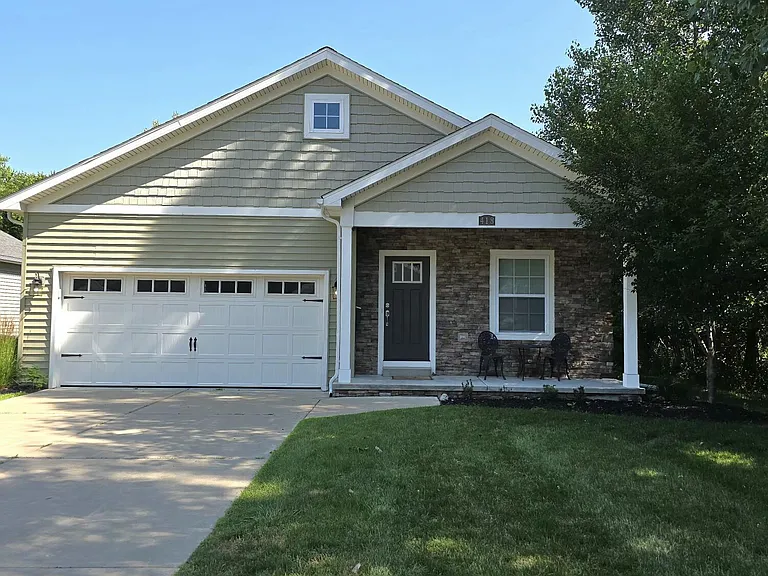418 W Ellen St — Photo 1
