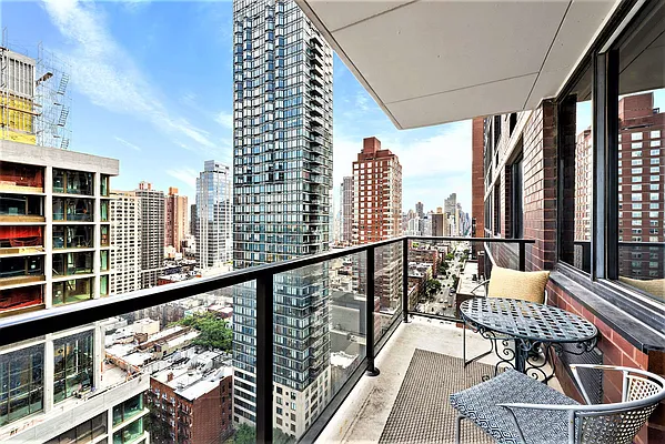 Sold by Compass | media 4