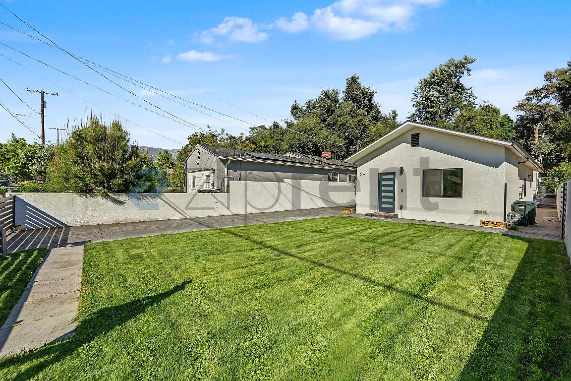 3 bed, 1000 sqft, $4,300 — Photo 3