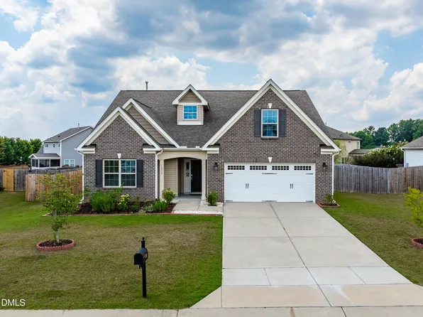 1212 Windrose Dr, Fuquay Varina, NC 27526