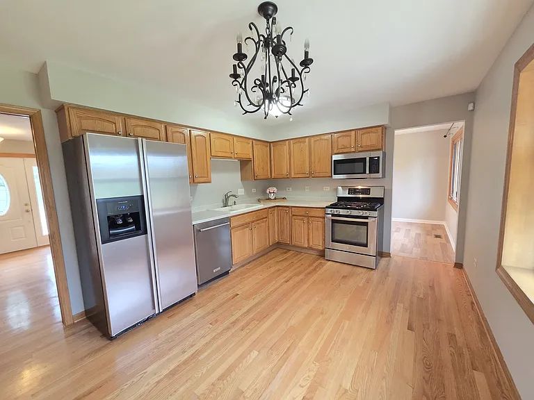 8112 Rutherford Dr — Photo 2