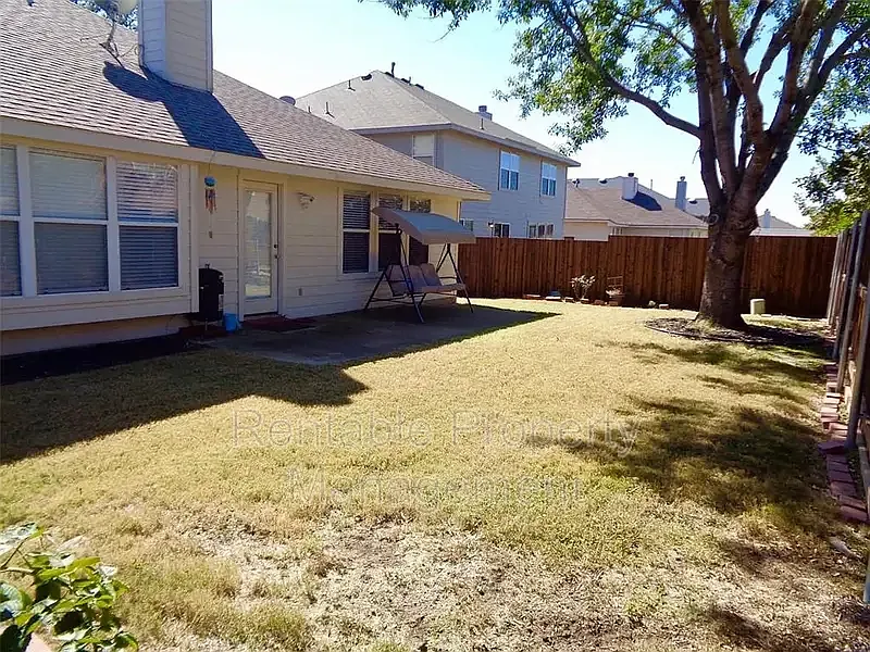 3 bed, 2.0 bath, 2157 sqft, $2,275 — Photo 4