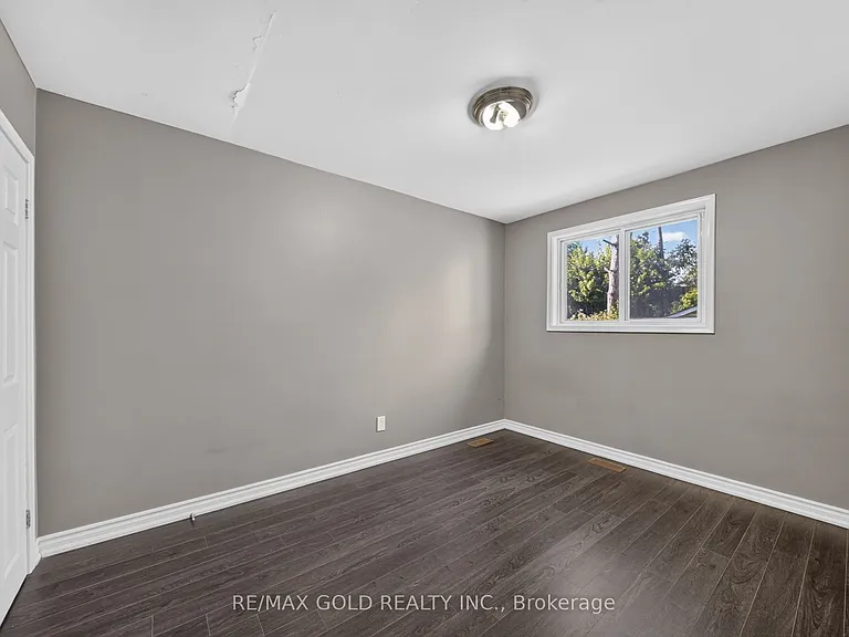 204 Taysham Cres #UPPER — Photo 9