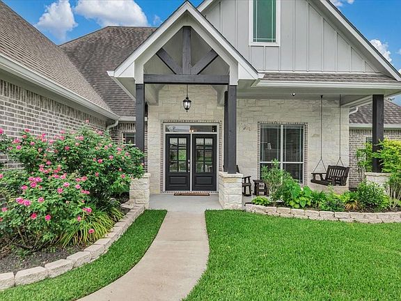 2nd image of 111 Rustic Pines Dr