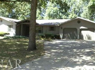 13922 Lucca Forest Dr, Bloomington, IL 61705