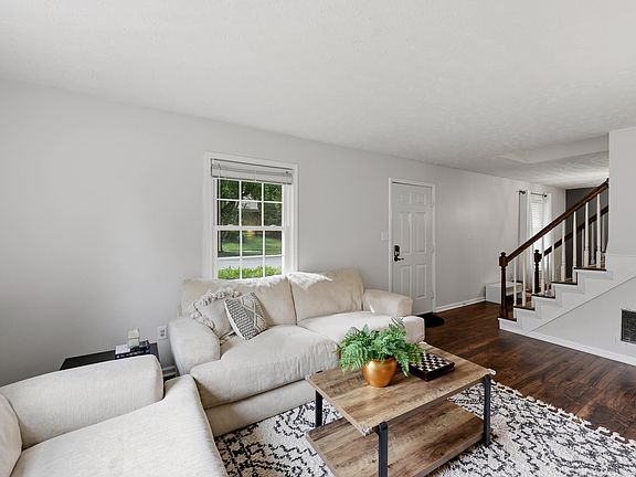 4th image of 975 Fairhaven Dr
