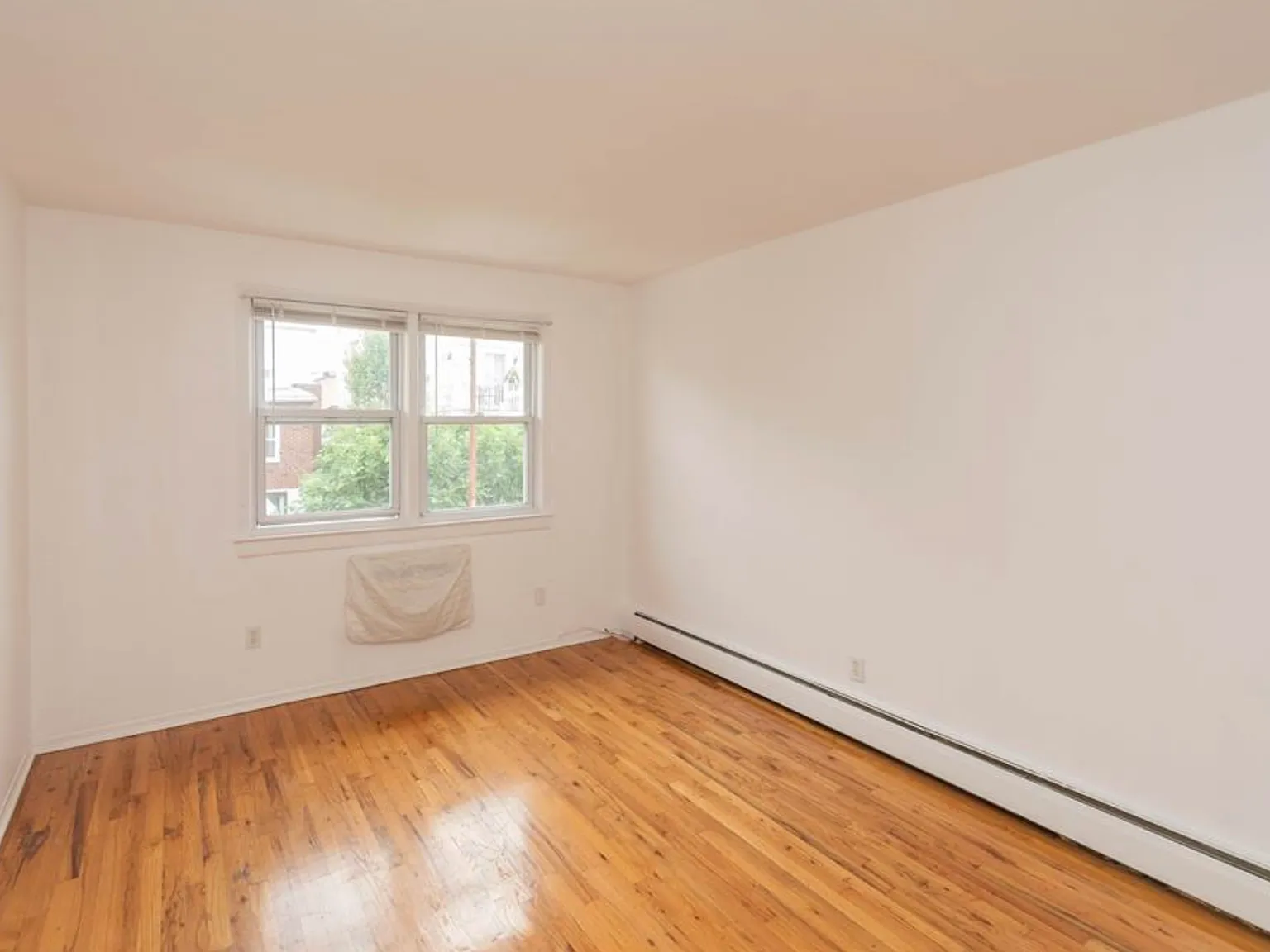 3 bed, 2740 sqft, $3,500 — Photo 2