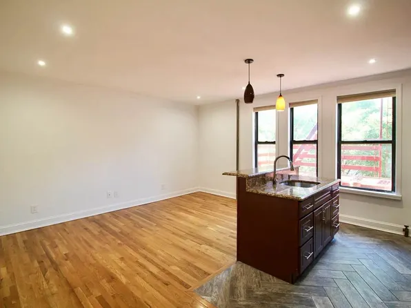 118 Quincy Street image 1 of 8