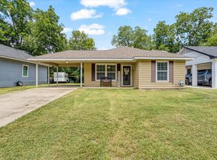 118 W 10th St, Bonham, TX 75418
