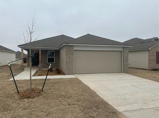 10009 SW 43rd St, Mustang, OK 73064