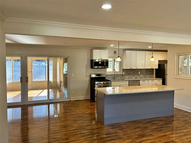 4642 Elmhurst Dr — Photo 8