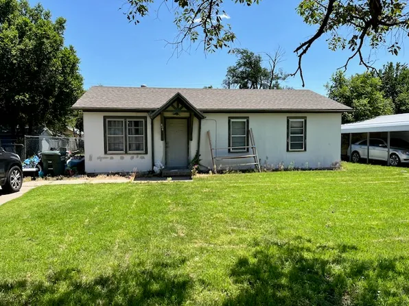 808 Gilman Ave, Dodge City, KS 67801