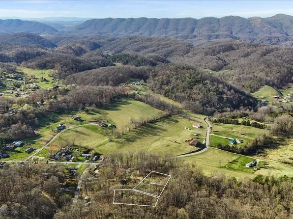 741 Hedge Dr, Kingsport, TN 37660