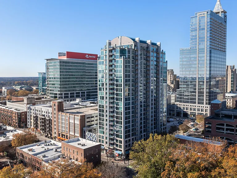 Skyhouse Raleigh — Photo 21