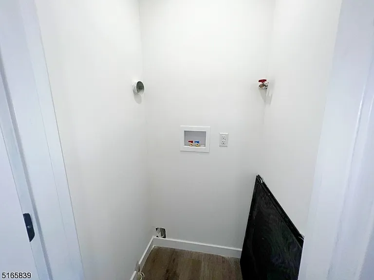 180 Cedar St — Photo 6