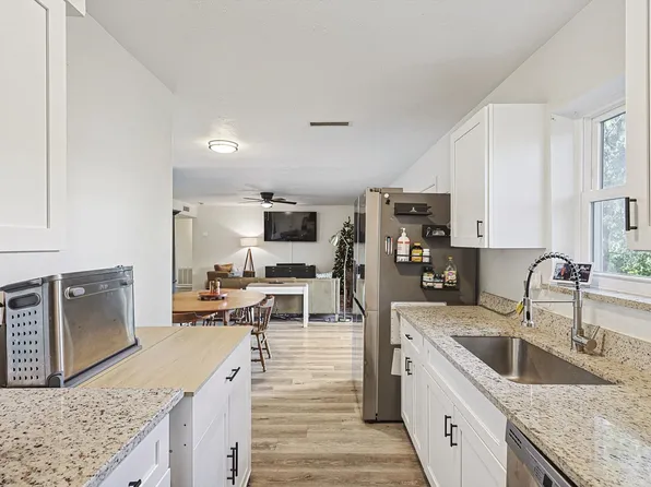 158 Eastwood Pl, Lewisville, TX 75067