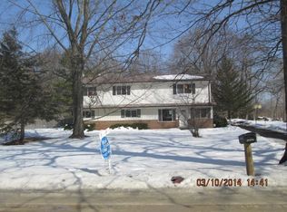 20835 Sherwood Rd, Belleville, MI 48111