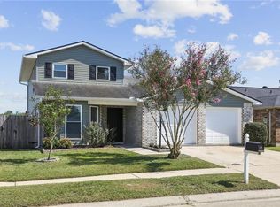 929 Kingsway Dr E, Gretna, LA 70056