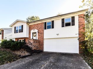 1378 Premio Dr, Fenton, MO 63026