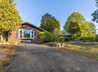 15 Howe St, Ipswich, MA 01938