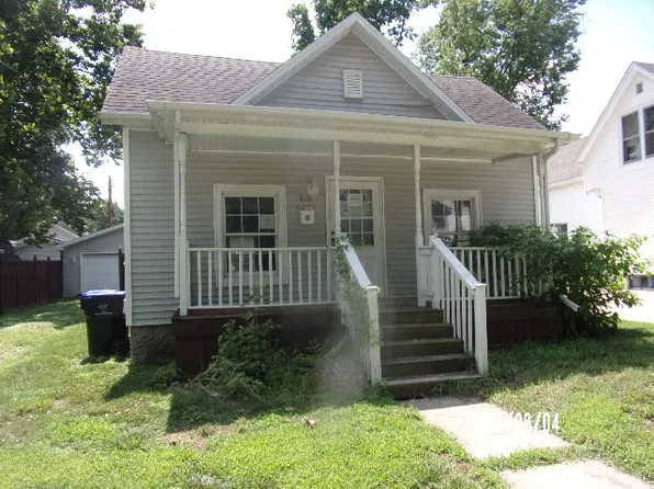 810 W Mill St, Bloomington, IL 61701