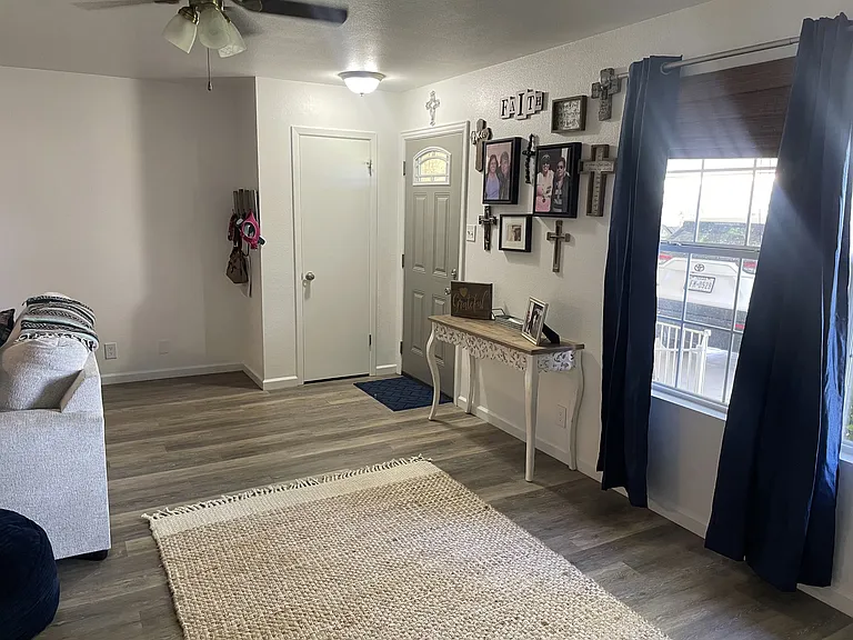 1385 Loop 332 — Photo 2