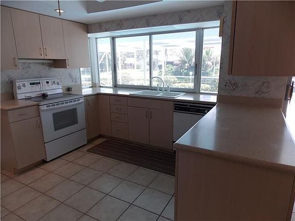 3rd image of 1907 Juno Isles Blvd