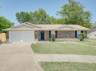 2706 Vivian Cir, Grand Prairie, TX 75052