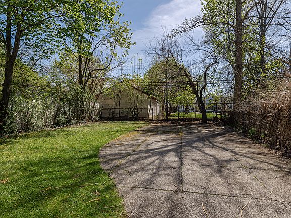 4th image of 12012 Parkhill Ave