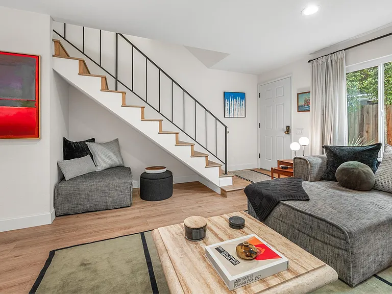 3821 Albatross St — Photo 4