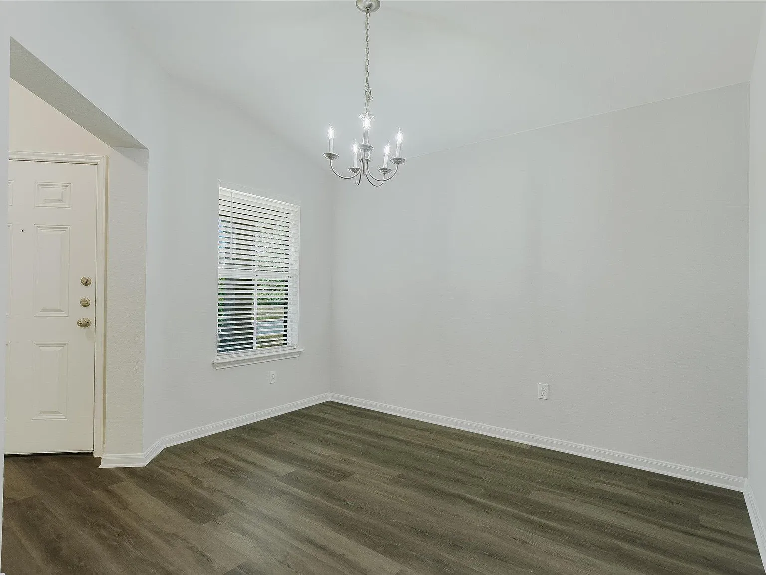 4 bed, 2.0 bath, 1769 sqft, $2,000 — Photo 2