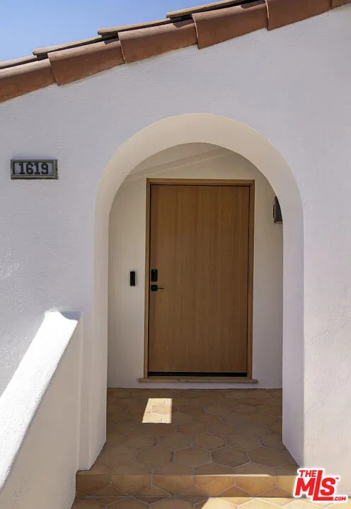 2 bed, 1.5 bath, 1345 sqft, $6,500 — Photo 3