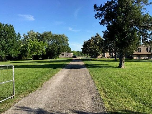 5th image of 33603 Pecan Hill Dr