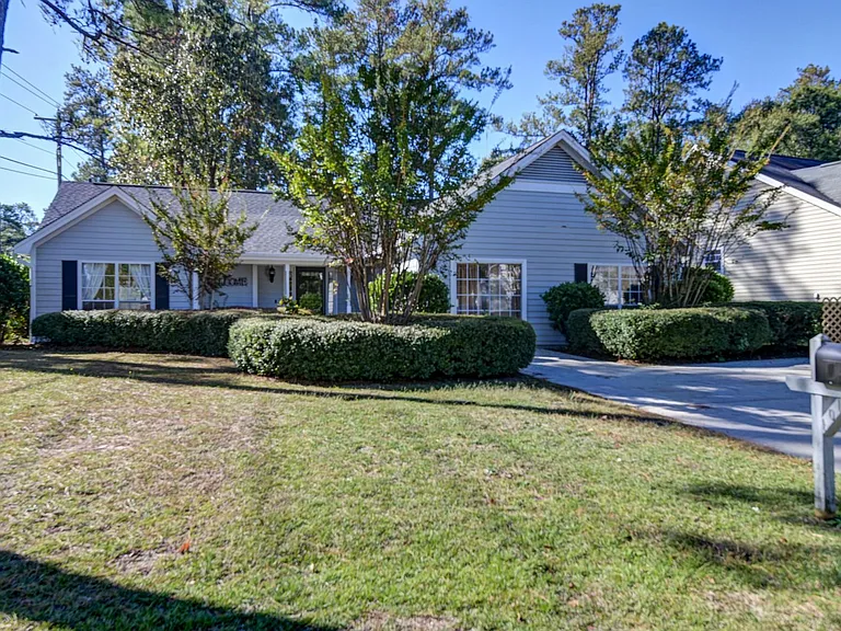 101 Grinders Mill Rd — Photo 1