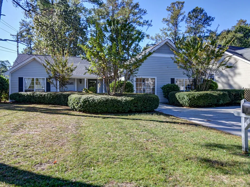 101 Grinders Mill Rd