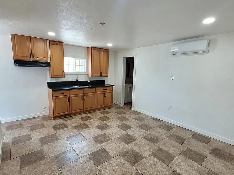 2729 Independence Ave #F — Photo 2