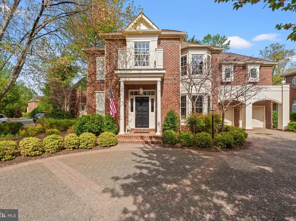 9200 Town Gate Ln, Bethesda, MD 20817