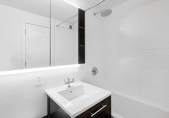 Rented by SR8 REALTY LLC | media 32