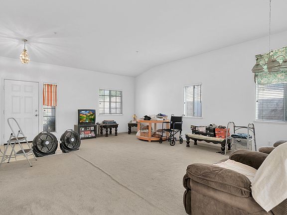 4th image of 6835 Escena St