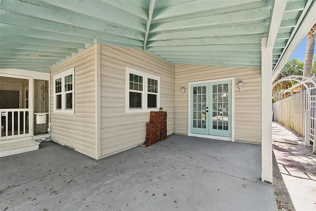 5 bed, 2.5 bath, 1654 sqft, $4,000 — Photo 3