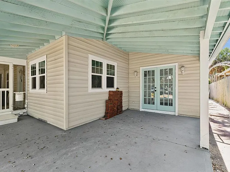 109 N Peninsula Ave — Photo 3