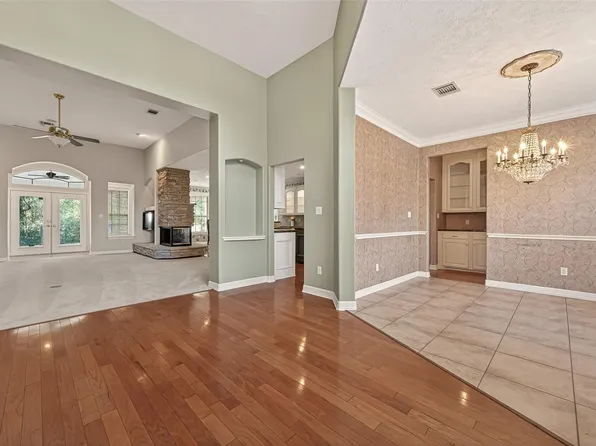 13 Wedgewood Blvd, Conroe, TX 77304