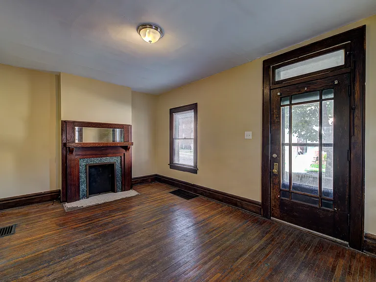 1638-1640 Indianola Ave — Photo 19